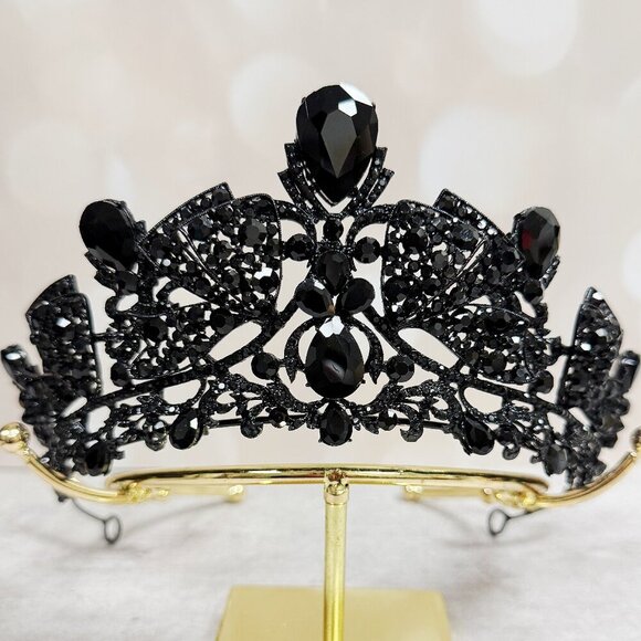 Black diamond crown, Gothic Victorian Crown, Black wedding headpiece main image 7